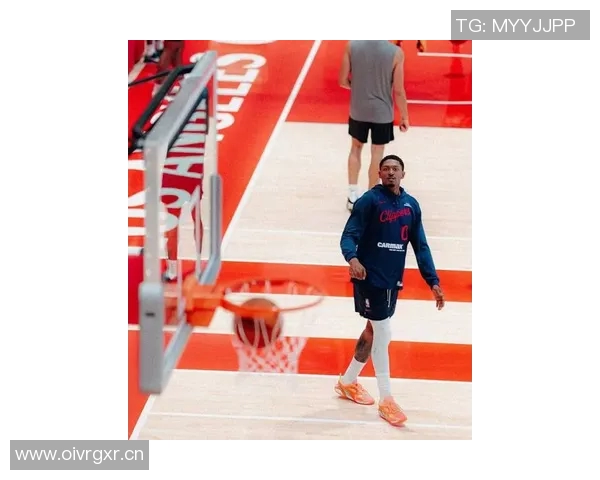 快船今日训练精彩瞬间小卡持球卢指导跑位哈登投篮比尔运球展现默契