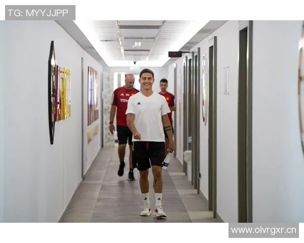 马特拉齐社交媒体分享帕雷德斯与迪巴拉签名球衣珍藏品