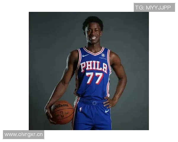 埃奇库姆自信满满精准把握得分机会展现出色表现 埃奇库姆自信满满精准把握得分机会展现出色表现