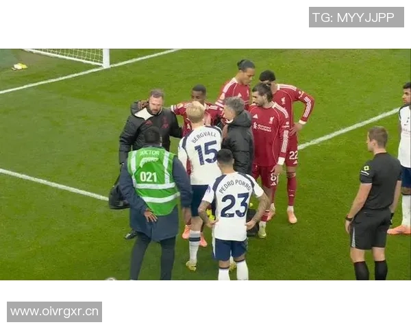 迪福分析认为埃基蒂克更适合担任红军9号位超越伊萨克