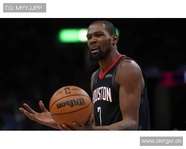 杜兰特强调沟通在逆转胜利中的关键作用与球队团结的重要性 杜兰特强调沟通在逆转胜利中的关键作用与球队团结的重要性