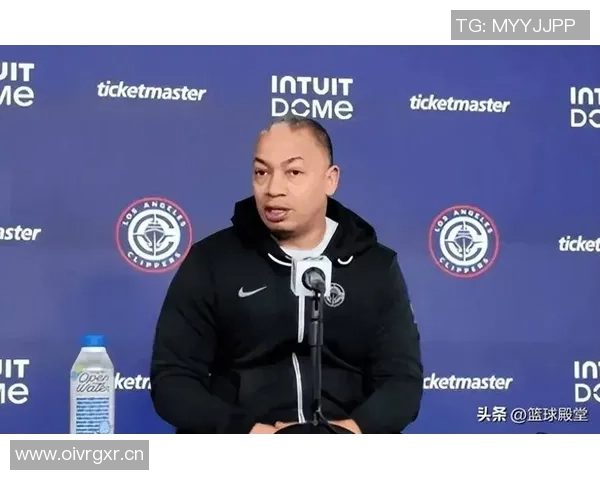 泰伦卢称赞首发球员首节表现出色展现良好比赛风格