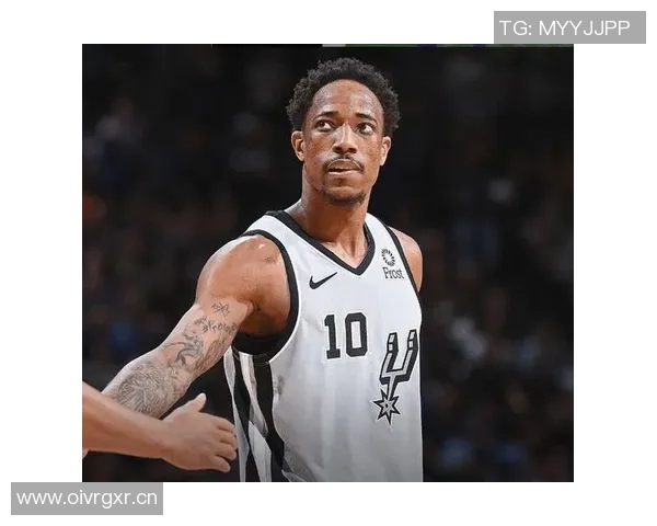 爱德华兹第三节火力全开9中7狂砍19分助球队逆转局势