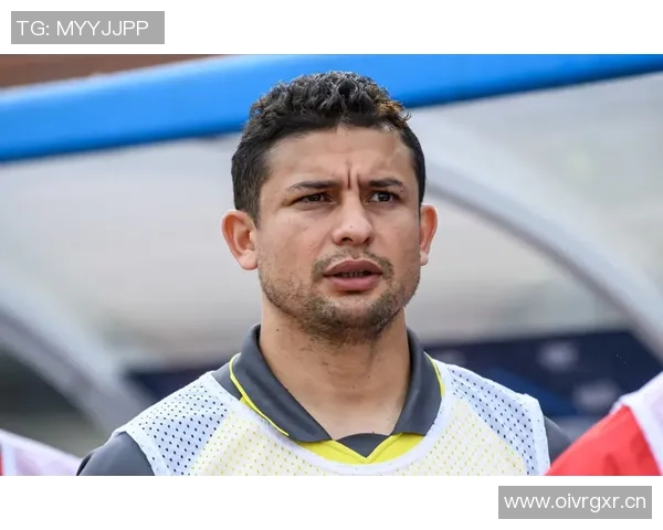 巴西街头偶遇前国脚艾克森身材依旧出众引发网友热议 巴西街头偶遇前国脚艾克森身材依旧出众引发网友热议