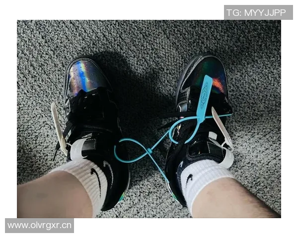 Nike发布Kobe8EXT马年特别版黑色鞋面搭配马毛材质彰显独特风格