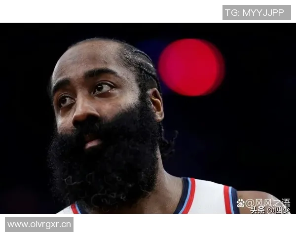 哈登半场表现亮眼三投两中助攻9次助力球队进攻展现全能风采