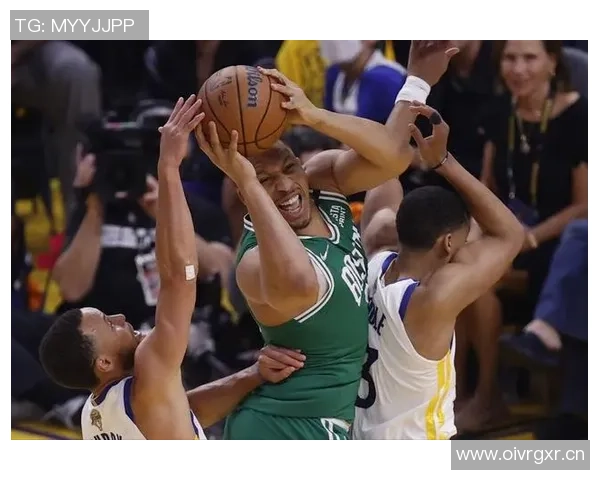 邹雨宸高效表现12投9中罚球10中8砍下27分11板成为内线核心力量 邹雨宸高效表现12投9中罚球10中8砍下27分11板成为内线核心力量